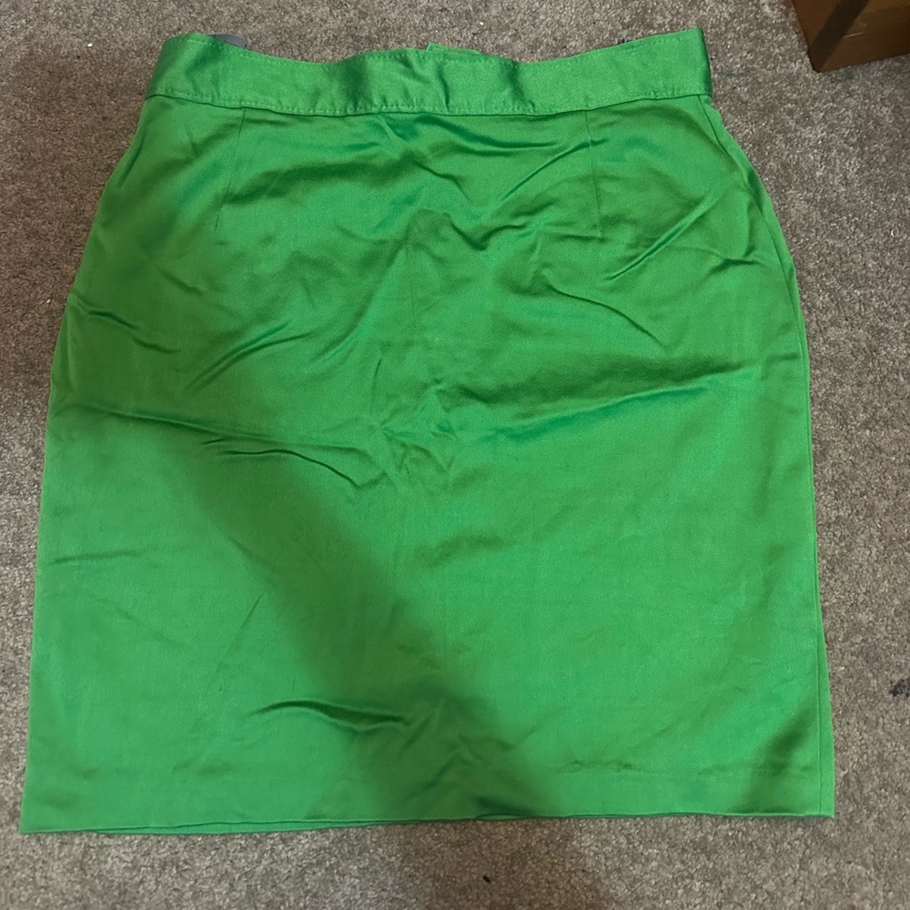 🌷2/10🌷 Miss G green work skirt - fits like a medium